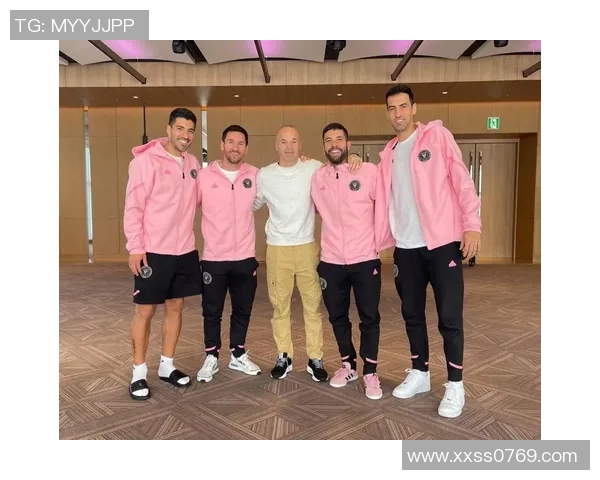 传奇重聚，青训闪耀：梅西苏亚雷斯现场观战巴萨U16vs河床U16，传承与梦想的碰撞