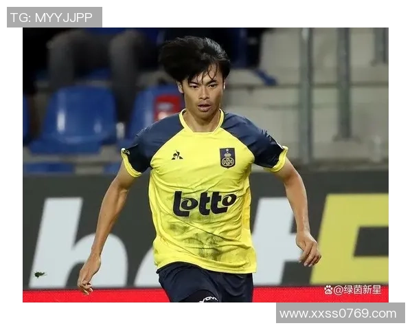 绿茵场上的刺客,历史观里的盲人:三笘薰,那一球能否洗刷42天的沉默?