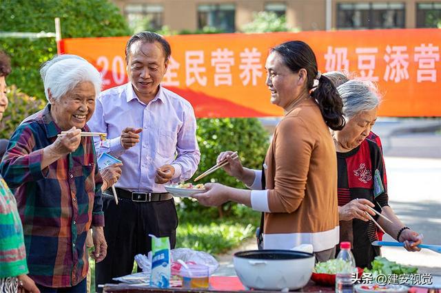 PG电子官方网站怎样保证日常饮食的均衡营养？科普专家李昌东用一首诗给出了答案(图6)