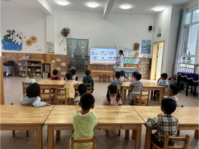 PG电子官方网站江安县夕佳山镇中心幼儿园开展夏季饮食安全教育活动(图2)