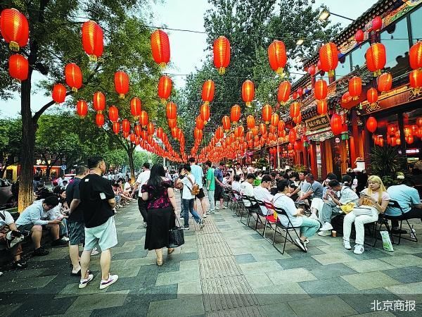 PG电子官方网站黄牛费比饭贵 餐饮消费的“代排”营生(图1)